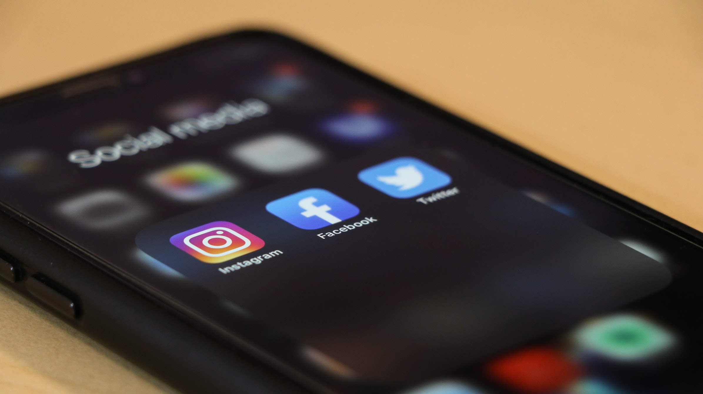 Téléphone et réseaux sociaux